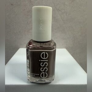 🩷5/$10 Essie Nail Polish in Taupe Brown